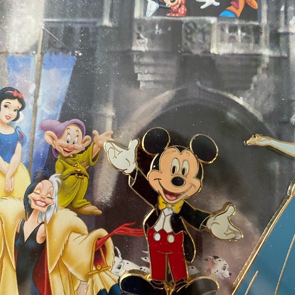 Disney Cinderella castle print with four rare pins. - Picture 5 of 15